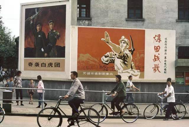 自行车比赛海报,自行车比赛海报——探寻小巷中的骑行盛宴